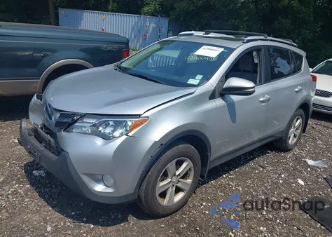 2013 Toyota Rav4 Xle z USA, uszkodzony, nr VIN JTMRFREV8D5005714